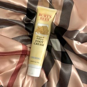 UNUSED Burt’s Bees honey & bilberry foot cream 99% natural 4 oz